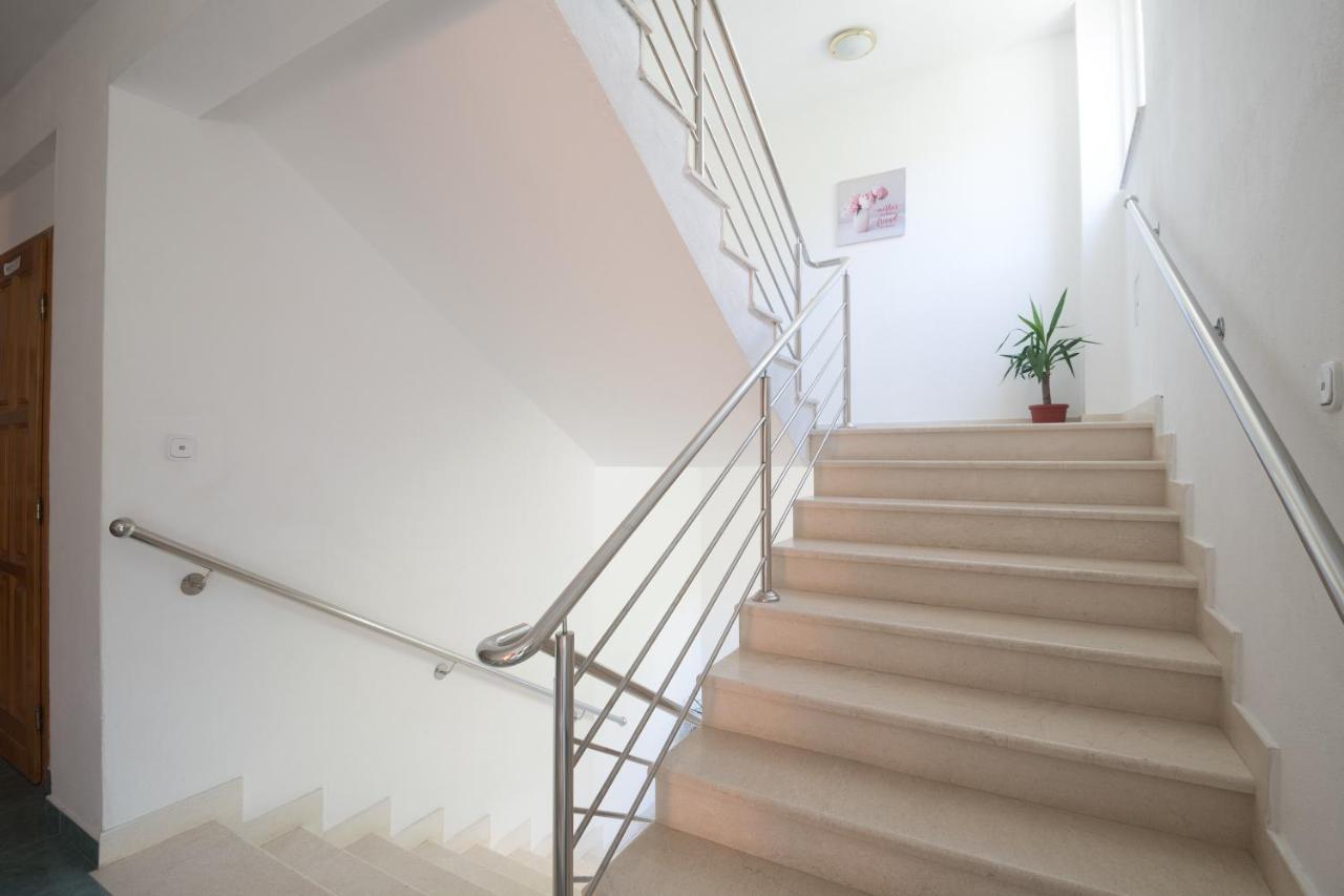 Apartments Matej Неум Екстериор снимка